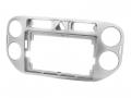 Einbaurahmen f�r 9 Zoll Autoradio in VW Tiguan (06/2011-04/2016) - silber